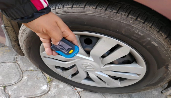 2015 Honda City 1.5L I-VTEC S MT, Petrol, Manual, 1,12,107 km, tyre