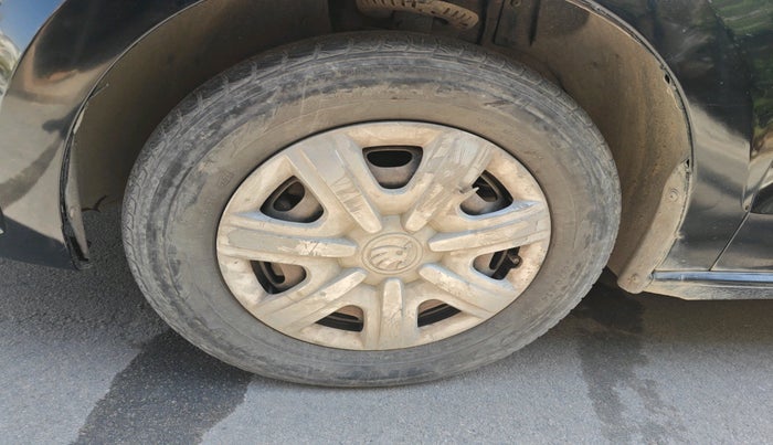 2013 Skoda Rapid AMBITION 1.6 TDI CR MT, Diesel, Manual, 1,58,038 km, tyre