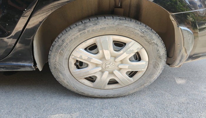 2013 Skoda Rapid AMBITION 1.6 TDI CR MT, Diesel, Manual, 1,58,038 km, tyre