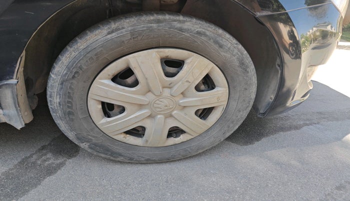 2013 Skoda Rapid AMBITION 1.6 TDI CR MT, Diesel, Manual, 1,58,038 km, tyre