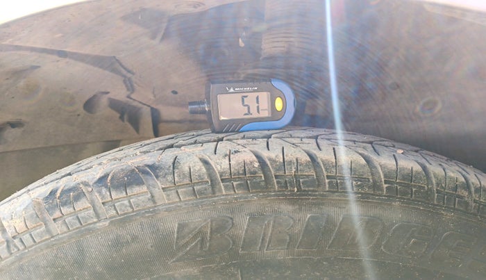 2013 Maruti Swift VXI, Petrol, Manual, 74,365 km, tyre