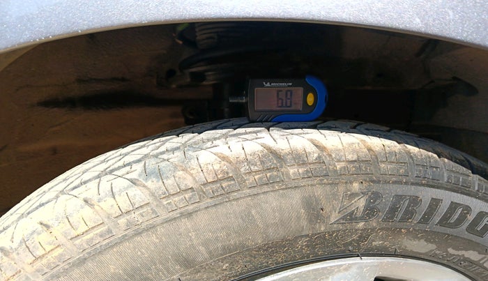 2013 Maruti Swift VXI, Petrol, Manual, 74,365 km, tyre