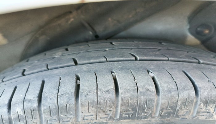 2017 Hyundai Verna 1.6 CRDI SX, Diesel, Manual, 1,64,107 km, tyre