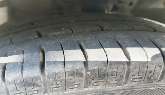 2017 Hyundai Verna 1.6 CRDI SX, Diesel, Manual, 1,64,107 km, tyre