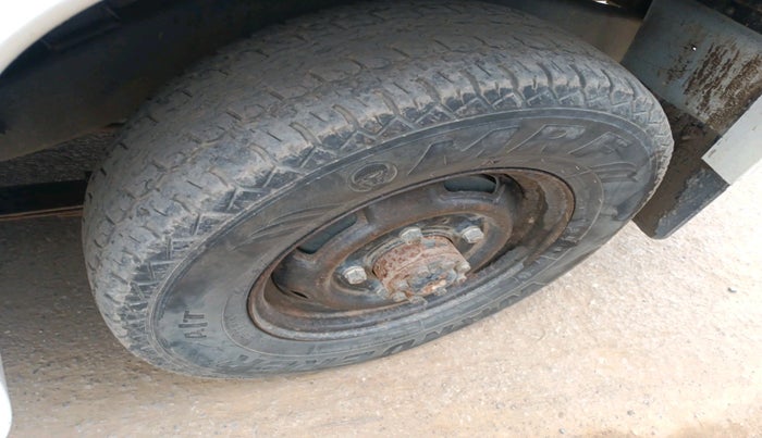 2013 Mahindra Bolero ZLX BS IV, Diesel, Manual, 65,444 km, tyre