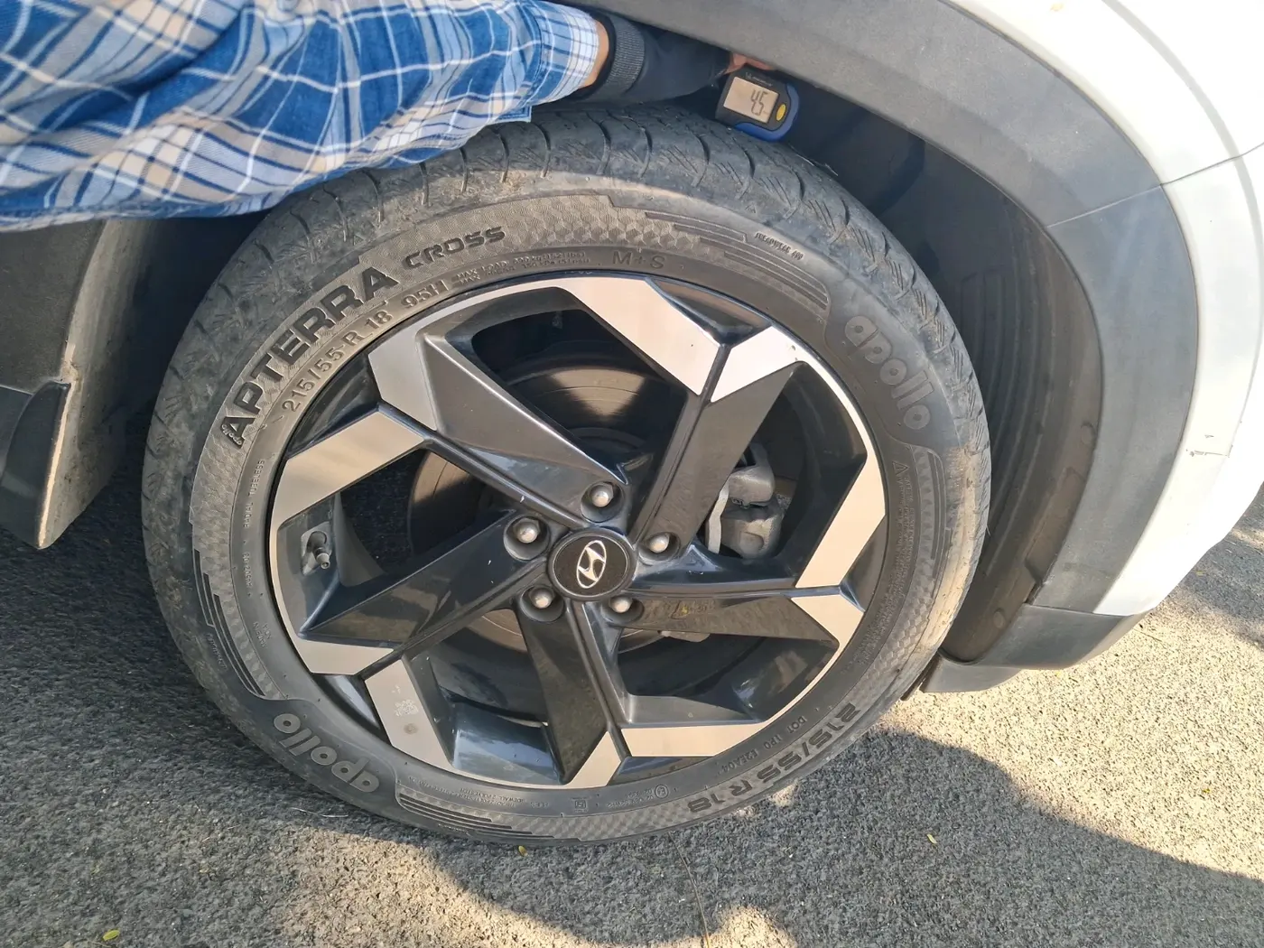 2022 Hyundai ALCAZAR PLATINUM (O) 6STR 2.0 AT, CNG, Automatic, 44,268 km, tyre