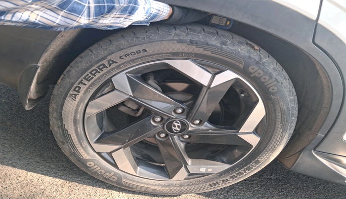 2022 Hyundai ALCAZAR PLATINUM (O) 6STR 2.0 AT, Petrol, Automatic, 44,268 km, tyre