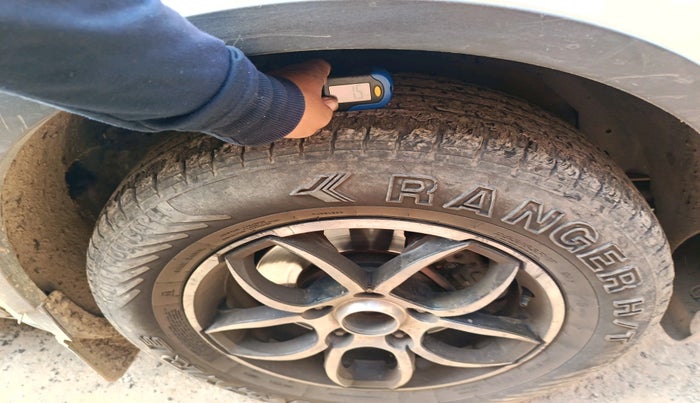 2016 Mahindra XUV500 W10, Diesel, Manual, 1,47,207 km, tyre