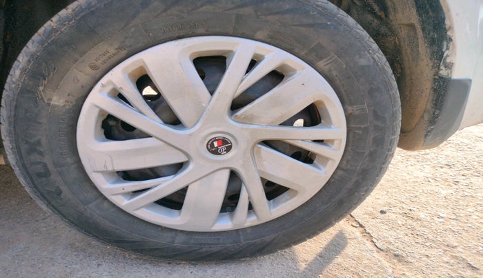 2015 Maruti Swift Dzire LDI, Diesel, Manual, 1,40,000 km, tyre