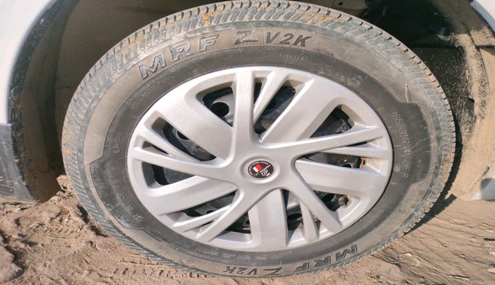 2015 Maruti Swift Dzire LDI, Diesel, Manual, 1,40,000 km, tyre