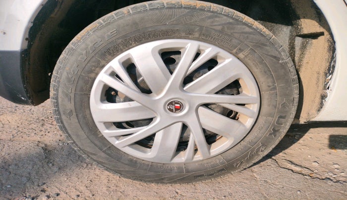 2015 Maruti Swift Dzire LDI, Diesel, Manual, 1,40,000 km, tyre