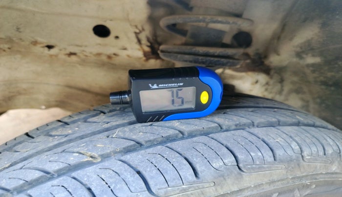 2012 Maruti Wagon R 1.0 LXI CNG, Petrol, Manual, 2,12,043 km, tyre