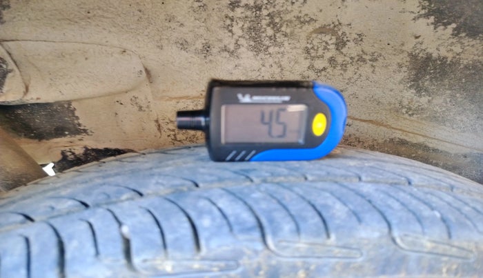 2012 Maruti Wagon R 1.0 LXI CNG, Petrol, Manual, 2,12,043 km, tyre