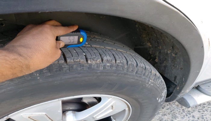 2013 Mahindra XUV500 W8, Diesel, Manual, 1,11,329 km, tyre