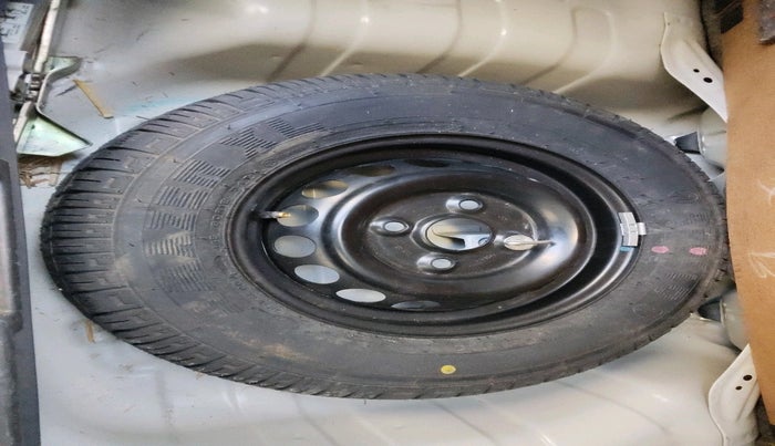 2016 Maruti Alto 800 LXI, Petrol, Manual, 15,358 km, tyre