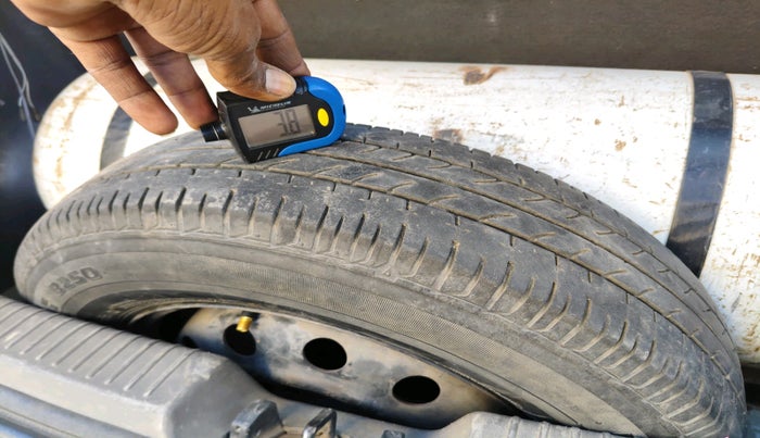 2011 Hyundai i10 MAGNA 1.2, Petrol, Manual, 1,49,405 km, tyre