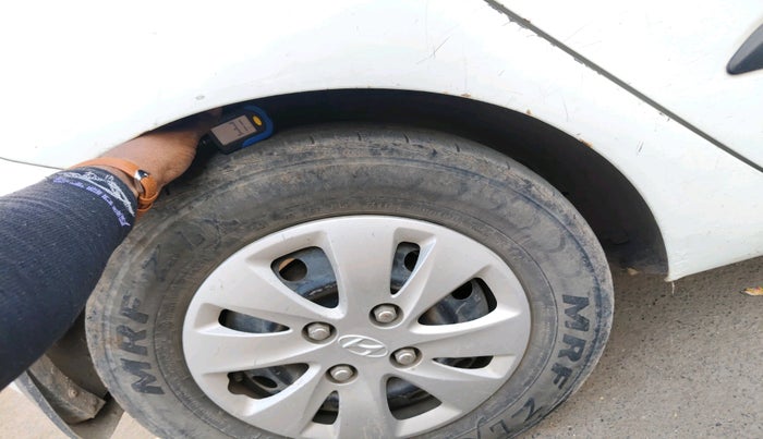 2011 Hyundai i10 MAGNA 1.2, Petrol, Manual, 1,49,405 km, tyre