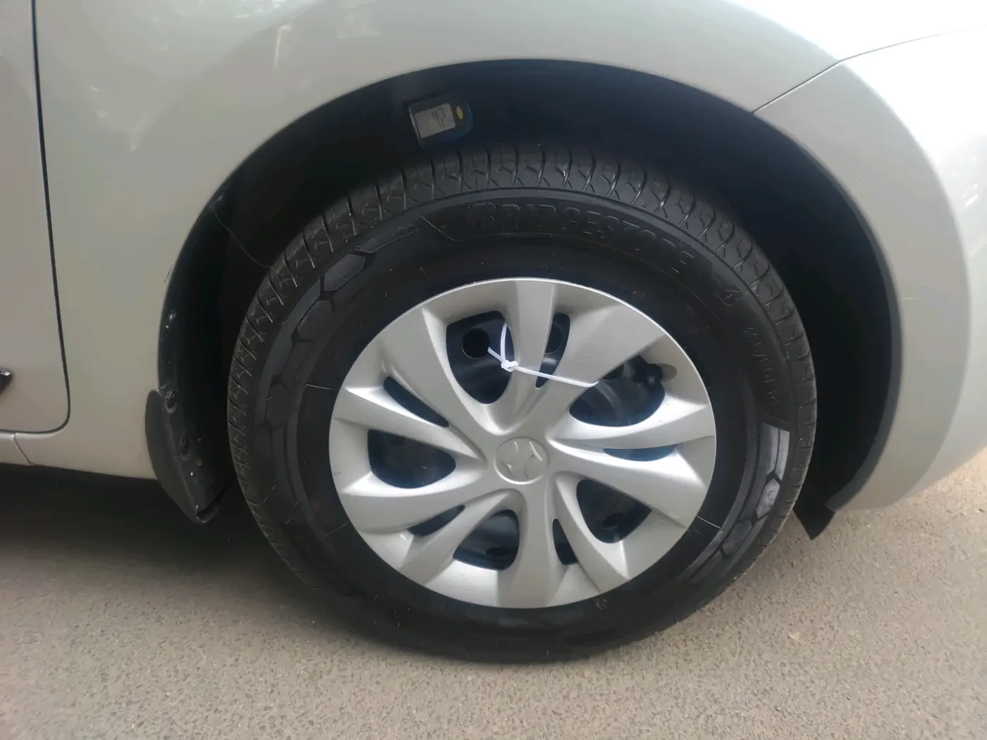 2022 Maruti Swift VXI AMT, Petrol, Automatic, 67,121 km, tyre