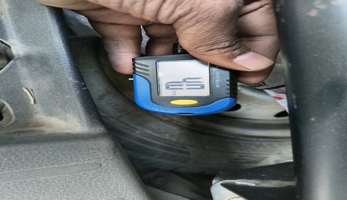 2015 Maruti Wagon R 1.0 LXI CNG, Petrol, Manual, 1,15,389 km, tyre