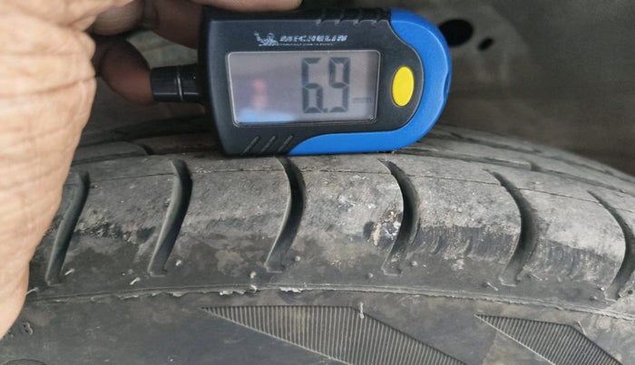 2015 Maruti Wagon R 1.0 LXI CNG, Petrol, Manual, 1,15,389 km, tyre