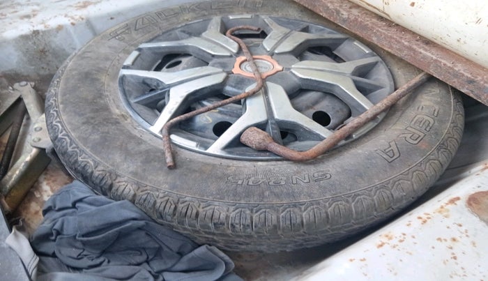 2011 Maruti Swift Dzire VXI, Petrol, Manual, 1,00,845 km, tyre