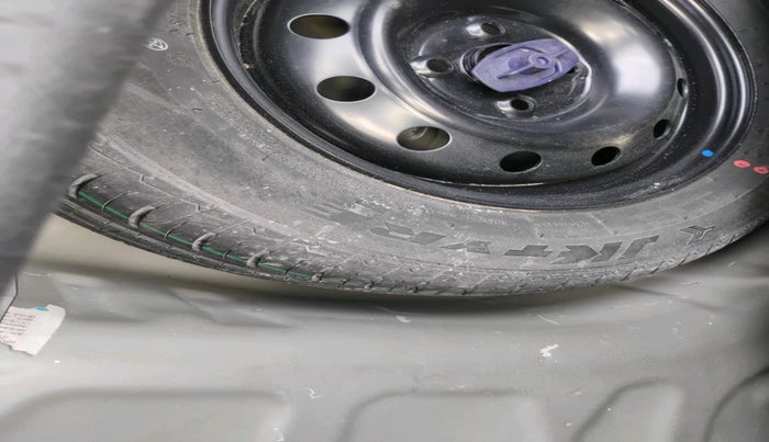 2020 Maruti Swift VXI, Petrol, Manual, 79,725 km, tyre