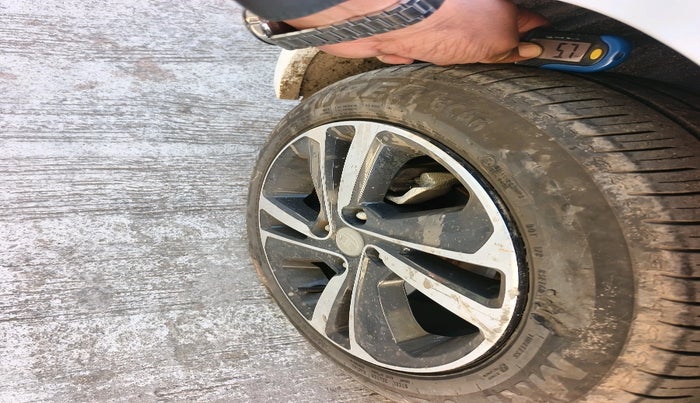 2024 Tata ALTROZ XZ PLUS SUNROOF CNG, Petrol, Manual, 4,933 km, tyre