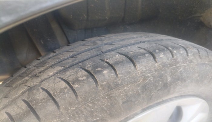 2019 Maruti Swift VXI, Petrol, Manual, 1,57,114 km, tyre