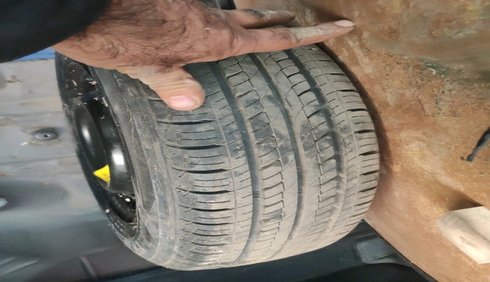 2015 Honda Jazz 1.2L I-VTEC V AT, Petrol, Automatic, 33,088 km, tyre