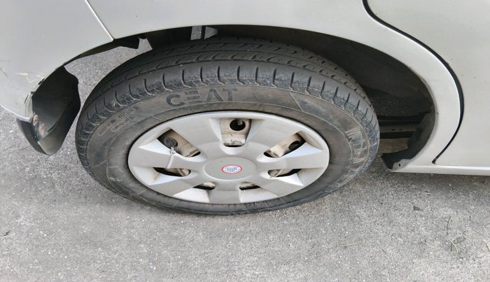 2014 Maruti Wagon R 1.0 LXI CNG, Petrol, Manual, 1,60,953 km, tyre