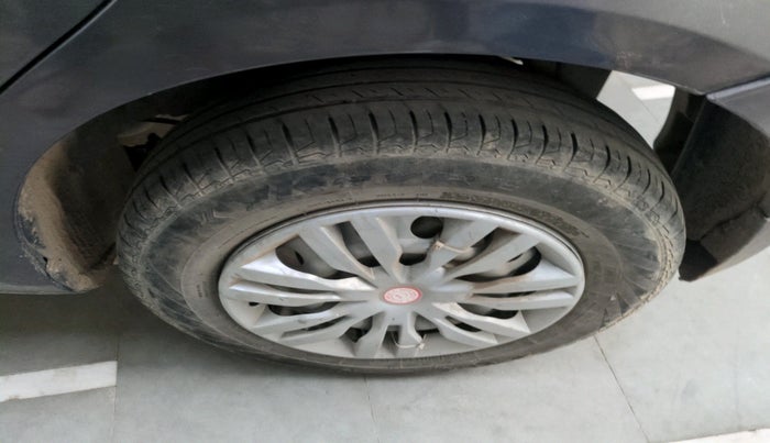 2017 Maruti Swift LXI (O), Petrol, Manual, 63,991 km, tyre