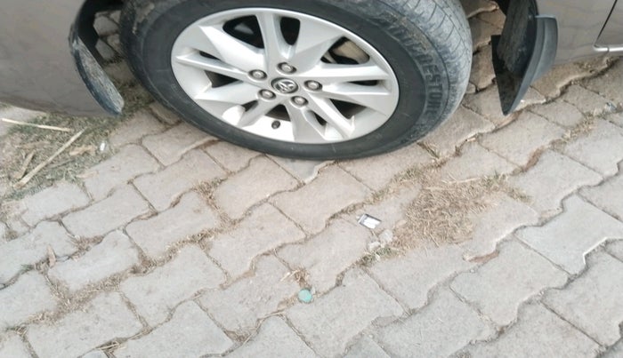 2019 Toyota Innova Crysta 2.4 GX 8 STR, Diesel, Manual, 49,869 km, tyre