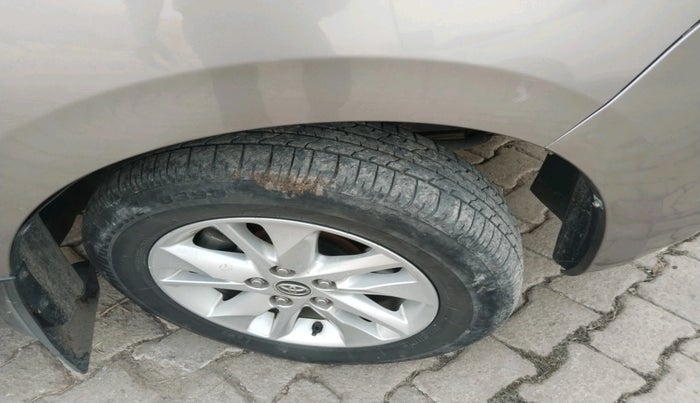 2019 Toyota Innova Crysta 2.4 GX 8 STR, Diesel, Manual, 49,869 km, tyre