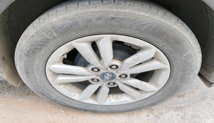 2015 Hyundai Creta SX PLUS AT 1.6 DIESEL, Diesel, Automatic, 2,25,826 km, tyre