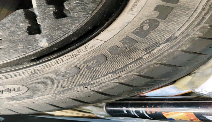 2015 Hyundai Creta SX PLUS AT 1.6 DIESEL, Diesel, Automatic, 2,25,826 km, tyre