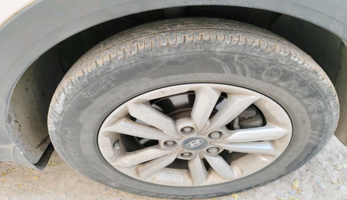 2015 Hyundai Creta SX PLUS AT 1.6 DIESEL, Diesel, Automatic, 2,25,826 km, tyre