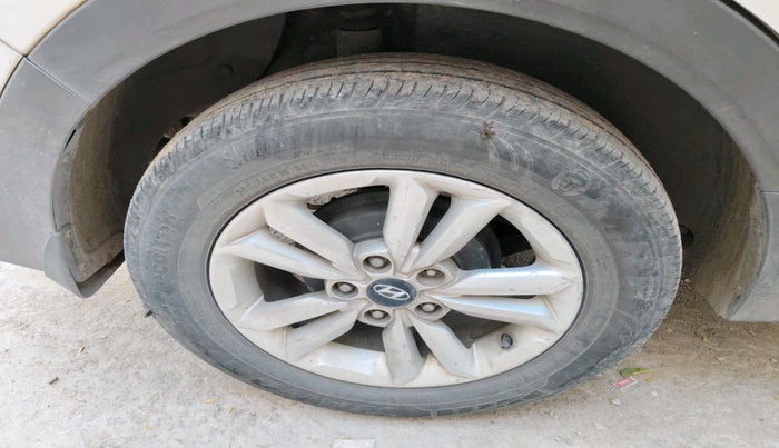 2015 Hyundai Creta SX PLUS AT 1.6 DIESEL, Diesel, Automatic, 2,25,826 km, tyre