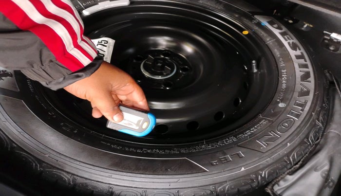 2022 Jeep Compass MODEL S (O) 1.4 PETROL DCT, Petrol, Automatic, 59,784 km, tyre