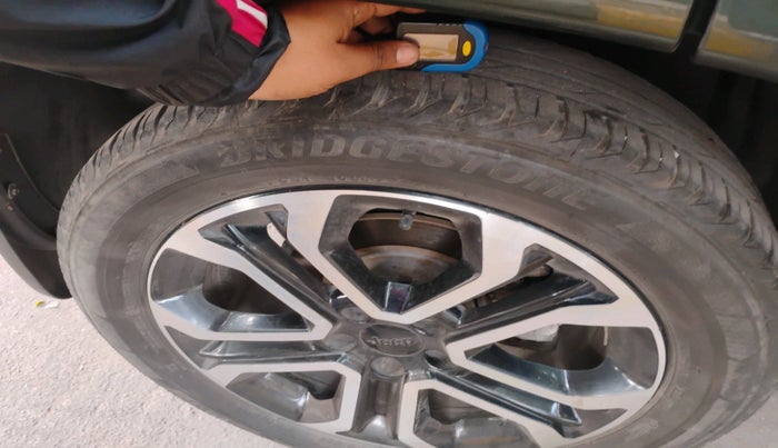 2022 Jeep Compass MODEL S (O) 1.4 PETROL DCT, Petrol, Automatic, 59,784 km, tyre