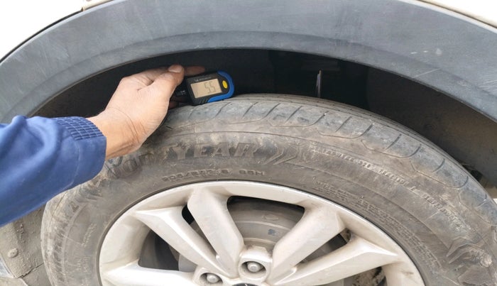 2016 Hyundai Creta SX (O) 1.6 DIESEL, Diesel, Manual, 2,21,930 km, tyre