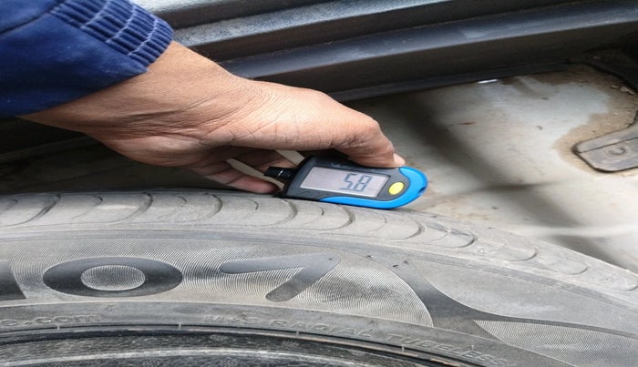 2016 Hyundai Creta SX (O) 1.6 DIESEL, Diesel, Manual, 2,21,930 km, tyre