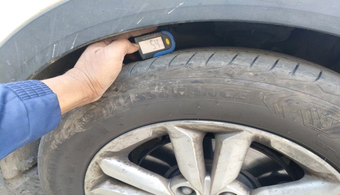 2016 Hyundai Creta SX (O) 1.6 DIESEL, Diesel, Manual, 2,21,930 km, tyre