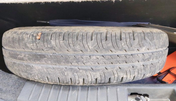 2016 Mahindra Kuv100 K8 6 STR, Petrol, Manual, 28,502 km, tyre