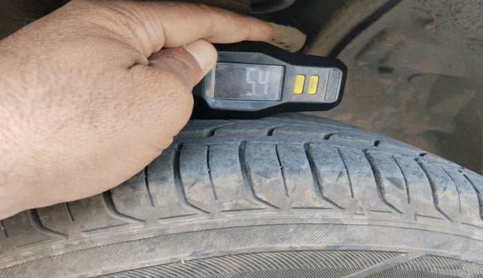 2016 Mahindra Kuv100 K8 6 STR, Petrol, Manual, 28,502 km, tyre