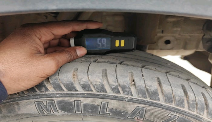 2016 Mahindra Kuv100 K8 D 5 STR, Diesel, Manual, 85,512 km, tyre