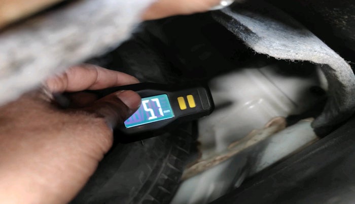 2016 Mahindra Kuv100 K8 D 5 STR, Diesel, Manual, 85,512 km, tyre