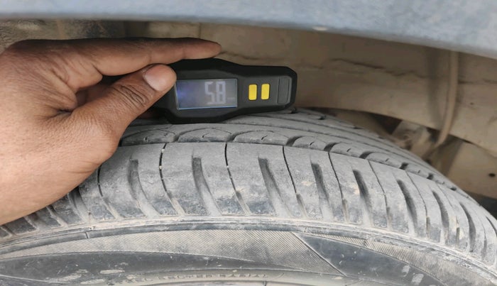 2016 Mahindra Kuv100 K8 D 5 STR, Diesel, Manual, 85,512 km, tyre