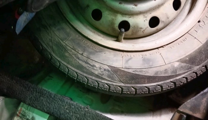 2011 Maruti Wagon R 1.0 LXI, Petrol, Manual, 1,06,373 km, tyre