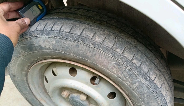 2011 Maruti Wagon R 1.0 LXI, Petrol, Manual, 1,06,373 km, tyre