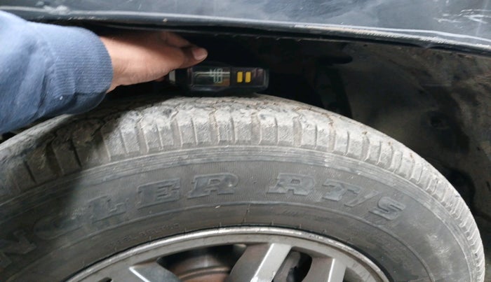 2016 Mahindra TUV300 T8, Diesel, Manual, 1,42,876 km, tyre